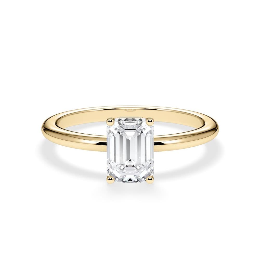 Verlobungsring mit Diamant im Schliff Smaragd